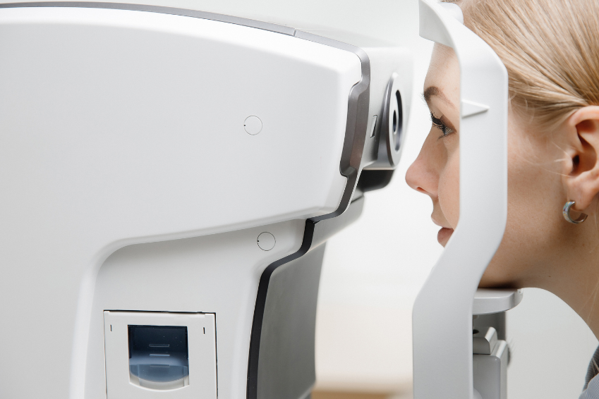 Optical Coherence Tomography (OCT) non-invasive method for Diabetic Retinopathy diagnosis
