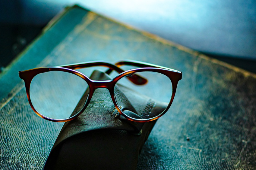 Fünf Hauptfaktoren begünstigen die Entwicklung von Kurzsichtigkeit und damit Myopie als Glaukom Ursache