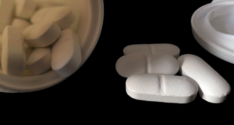 Drei Studien fanden ein erhöhtes Risiko für Makuladegeneration (AMD) bei regelmäßiger Aspirin-Einnahme